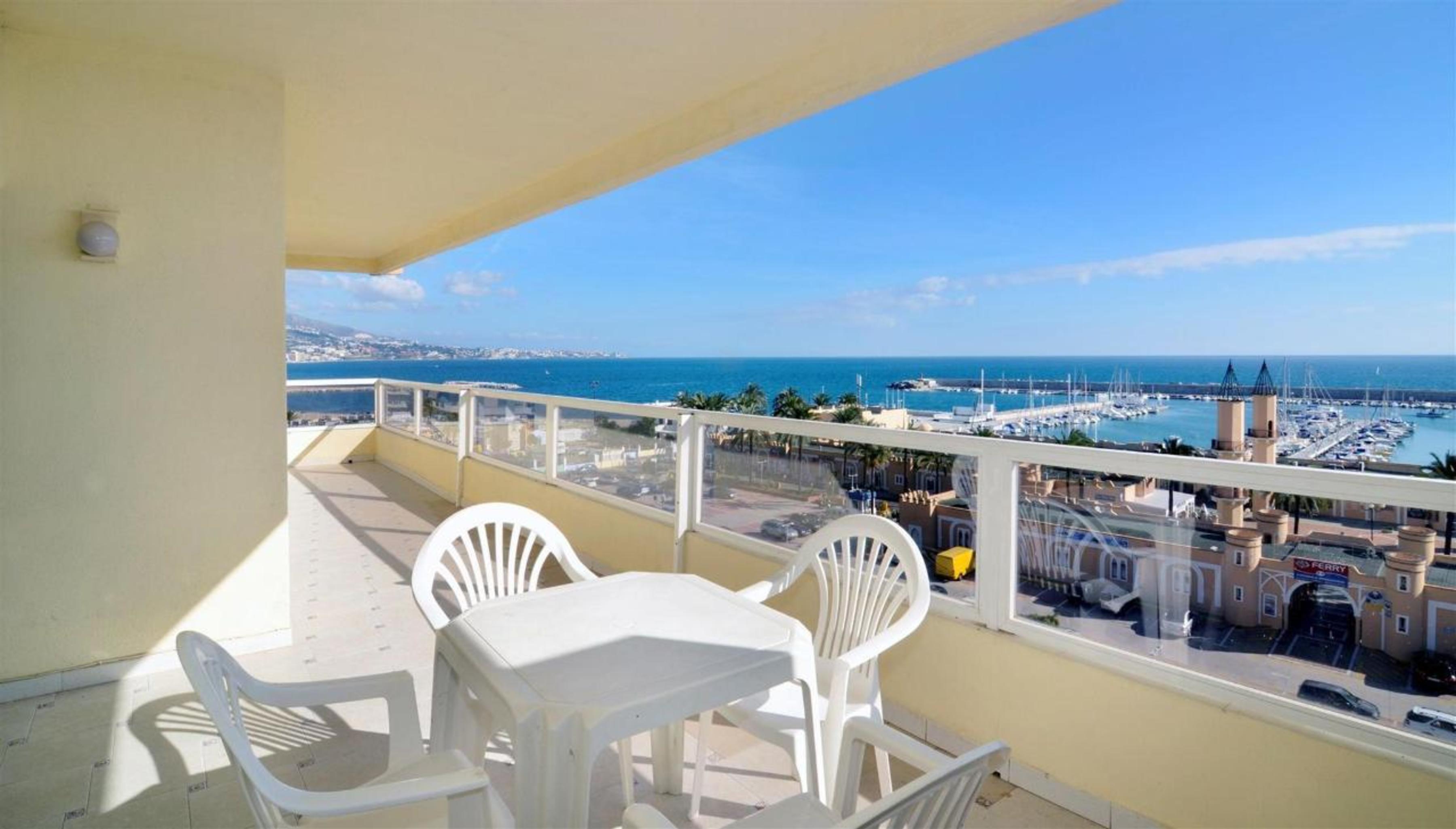Hotel Apartamentos Pyr Fuengirola Exterior photo