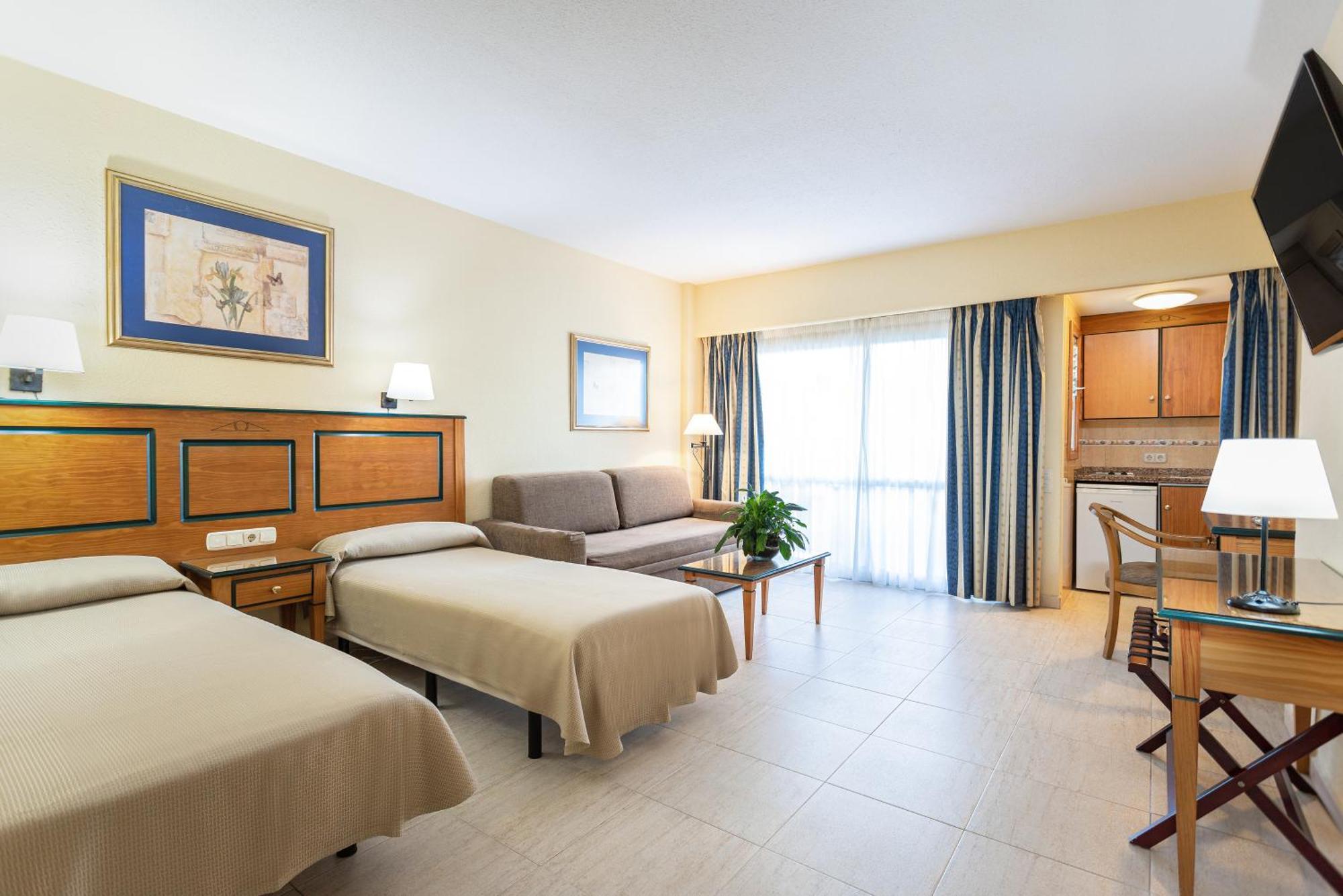 Hotel Apartamentos Pyr Fuengirola Exterior photo