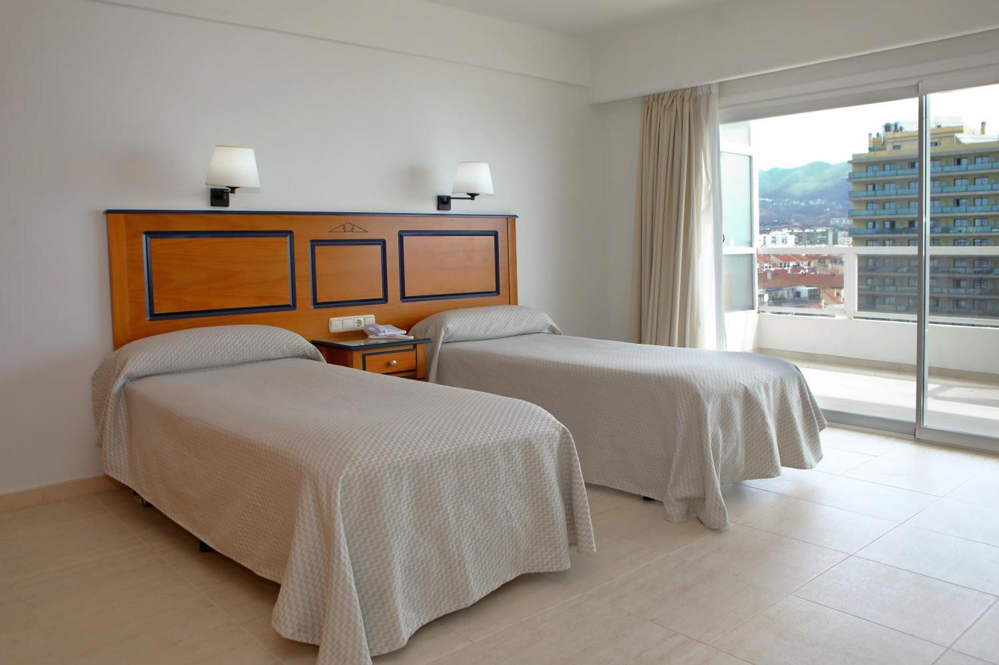Hotel Apartamentos Pyr Fuengirola Exterior photo