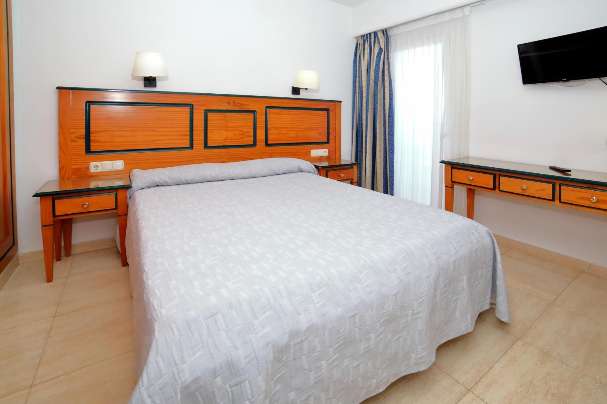 Hotel Apartamentos Pyr Fuengirola Exterior photo